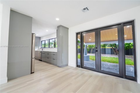 Купить виллу или дом в Майами-Гарденс, Флорида 4 спальни, 134.8м2, № 1977666 - фото 2