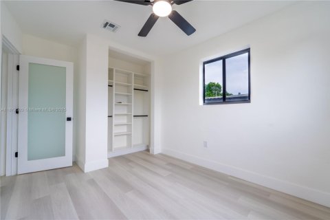 Купить виллу или дом в Майами-Гарденс, Флорида 4 спальни, 134.8м2, № 1977666 - фото 13