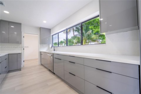 Купить виллу или дом в Майами-Гарденс, Флорида 4 спальни, 134.8м2, № 1977666 - фото 18