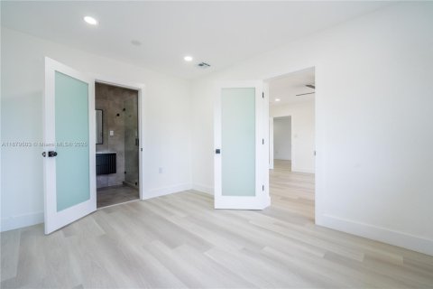 Купить виллу или дом в Майами-Гарденс, Флорида 4 спальни, 134.8м2, № 1977666 - фото 8