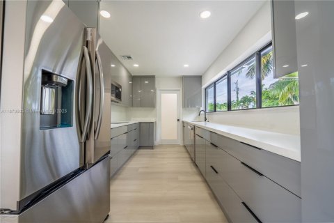 Купить виллу или дом в Майами-Гарденс, Флорида 4 спальни, 134.8м2, № 1977666 - фото 16