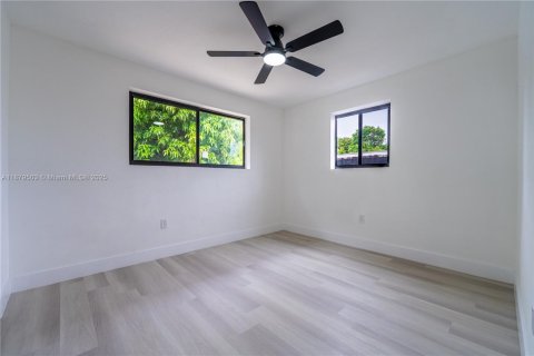 Купить виллу или дом в Майами-Гарденс, Флорида 4 спальни, 134.8м2, № 1977666 - фото 24