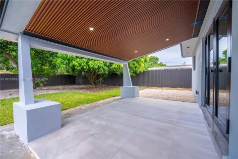 Купить виллу или дом в Майами-Гарденс, Флорида 4 спальни, 134.8м2, № 1977666 - фото 26