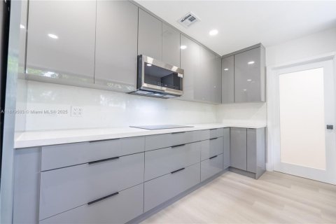 Купить виллу или дом в Майами-Гарденс, Флорида 4 спальни, 134.8м2, № 1977666 - фото 17