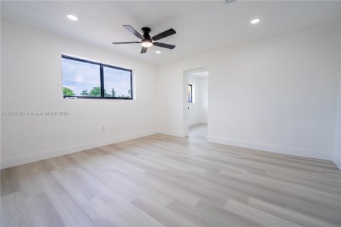 Купить виллу или дом в Майами-Гарденс, Флорида 4 спальни, 134.8м2, № 1977666 - фото 4