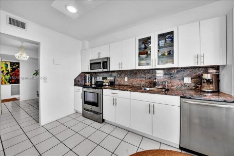 Condo in Aventura, Florida, 2 bedrooms  № 1799417 - photo 8
