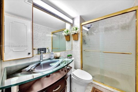 Condo in Aventura, Florida, 2 bedrooms  № 1799417 - photo 6