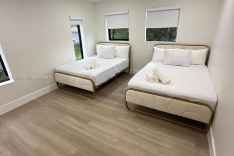 Commercial property in Miami, Florida 275.92 sq.m. № 2002961 - photo 20