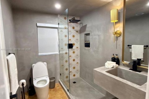 Commercial property in Miami, Florida 275.92 sq.m. № 2002961 - photo 15