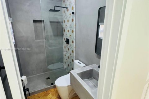 Commercial property in Miami, Florida 275.92 sq.m. № 2002961 - photo 27