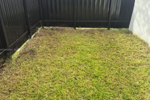 Commercial property in Miami, Florida 275.92 sq.m. № 2002961 - photo 8