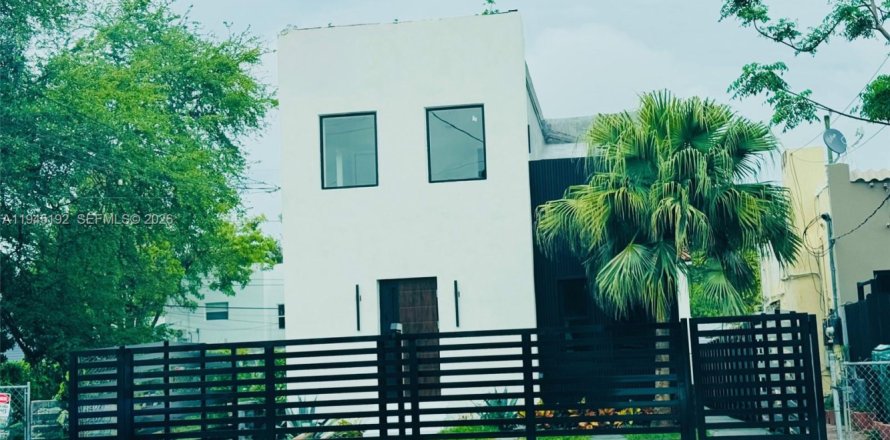 Commercial property in Miami, Florida 275.92 sq.m. № 2002961