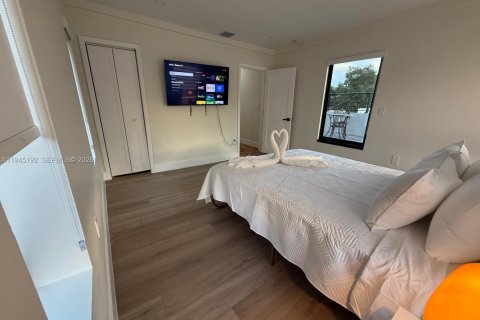 Commercial property in Miami, Florida 275.92 sq.m. № 2002961 - photo 19