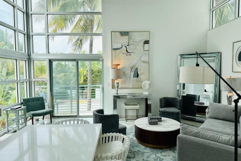 Condo in Miami Beach, Florida, 2 bedrooms  № 2153001 - photo 1