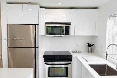 Condo in Miami Beach, Florida, 2 bedrooms  № 2153001 - photo 8