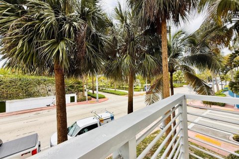 Condo in Miami Beach, Florida, 2 bedrooms  № 2153001 - photo 23