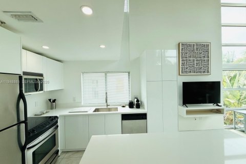Condo in Miami Beach, Florida, 2 bedrooms  № 2153001 - photo 7