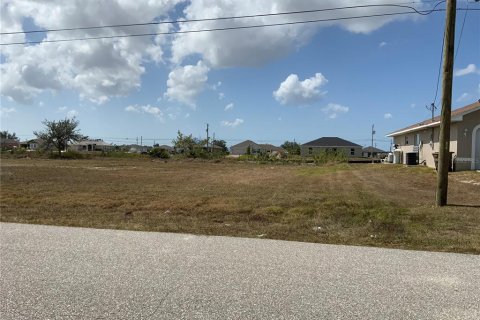 Land in Cape Coral, Florida № 362971 - photo 2