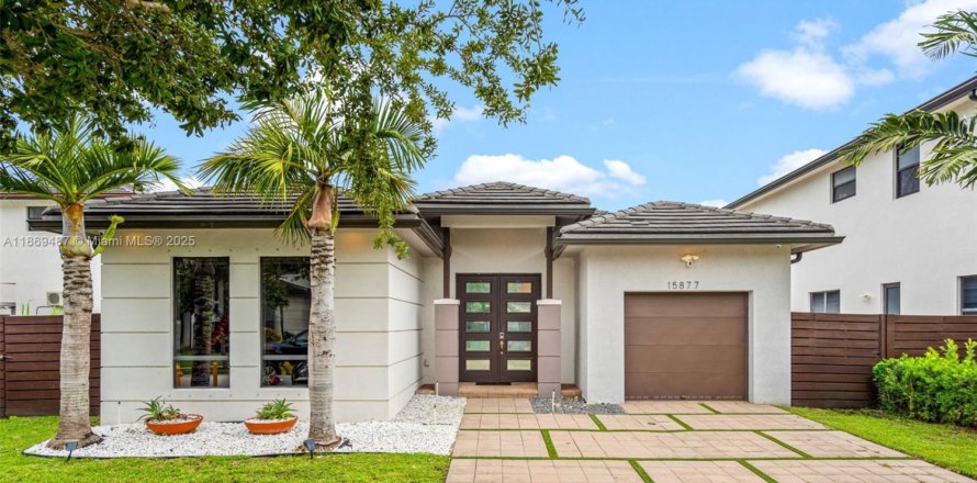 House in Miami, Florida 3 bedrooms, 183.67 sq.m. № 1896918