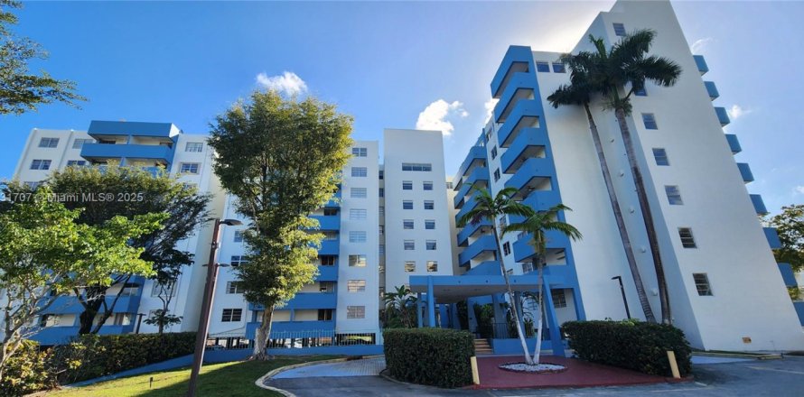 Condominio en Miami, Florida, 1 dormitorio № 1703359