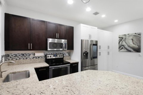 Townhouse in Coconut Creek, Florida 3 bedrooms, 122.26 sq.m. № 2431362 - photo 13