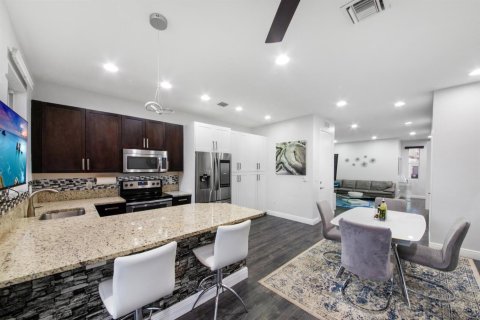 Townhouse in Coconut Creek, Florida 3 bedrooms, 122.26 sq.m. № 2431362 - photo 12