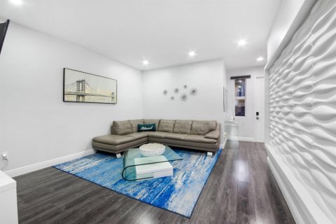 Townhouse in Coconut Creek, Florida 3 bedrooms, 122.26 sq.m. № 2431362 - photo 6