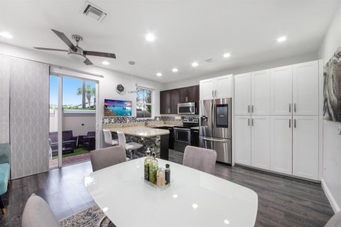 Townhouse in Coconut Creek, Florida 3 bedrooms, 122.26 sq.m. № 2431362 - photo 8