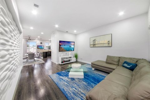 Townhouse in Coconut Creek, Florida 3 bedrooms, 122.26 sq.m. № 2431362 - photo 3