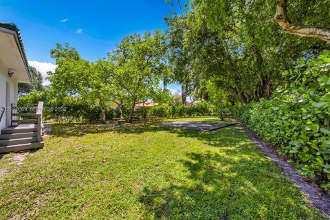 House in Miami, Florida 4 bedrooms, 152.45 sq.m. № 2073071 - photo 27