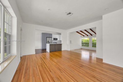 House in Miami, Florida 4 bedrooms, 152.45 sq.m. № 2073071 - photo 11