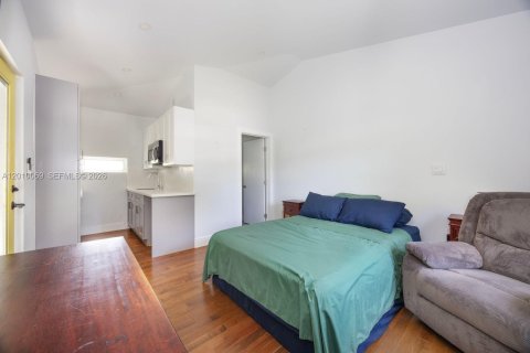 House in Miami, Florida 4 bedrooms, 152.45 sq.m. № 2073071 - photo 24