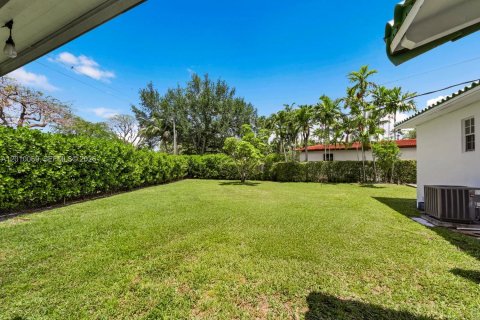 House in Miami, Florida 4 bedrooms, 152.45 sq.m. № 2073071 - photo 30
