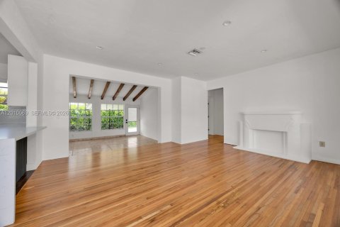House in Miami, Florida 4 bedrooms, 152.45 sq.m. № 2073071 - photo 5