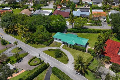 House in Miami, Florida 4 bedrooms, 152.45 sq.m. № 2073071 - photo 2