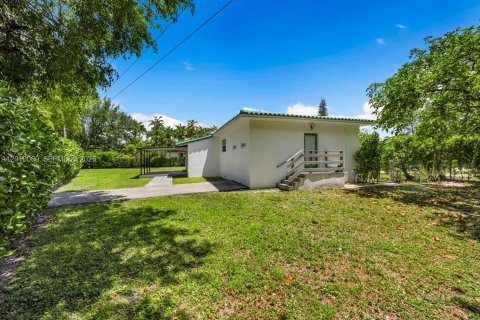House in Miami, Florida 4 bedrooms, 152.45 sq.m. № 2073071 - photo 28