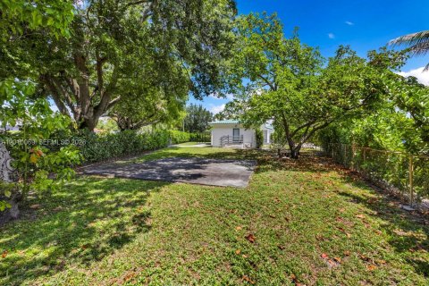 House in Miami, Florida 4 bedrooms, 152.45 sq.m. № 2073071 - photo 26