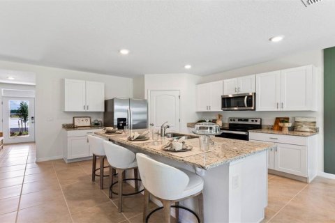 House in New Smyrna Beach, Florida 5 bedrooms, 241.64 sq.m. № 1913596 - photo 6