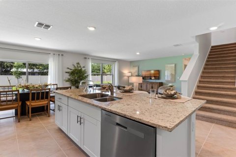 House in New Smyrna Beach, Florida 5 bedrooms, 241.64 sq.m. № 1913596 - photo 9