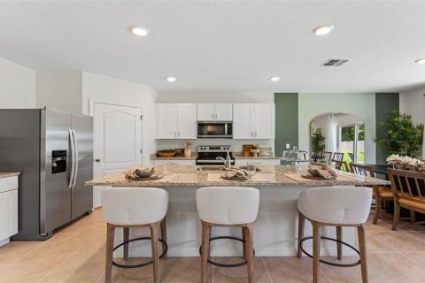 House in New Smyrna Beach, Florida 5 bedrooms, 241.64 sq.m. № 1913596 - photo 5