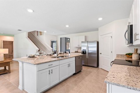 House in New Smyrna Beach, Florida 5 bedrooms, 241.64 sq.m. № 1913596 - photo 7