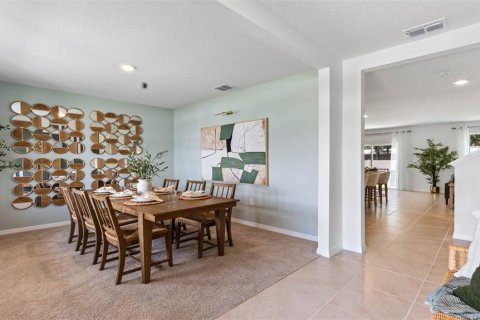 House in New Smyrna Beach, Florida 5 bedrooms, 241.64 sq.m. № 1913596 - photo 3