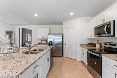 House in New Smyrna Beach, Florida 5 bedrooms, 241.64 sq.m. № 1913596 - photo 8