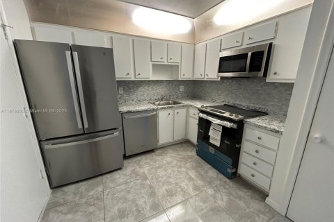 Copropriété à vendre à Lauderhill, Floride: 1 chambre, 86.21 m2 № 1981420 - photo 1