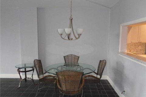 Condominio en alquiler en Fort Lauderdale, Florida, 2 dormitorios, 78.04 m2 № 2260152 - foto 5
