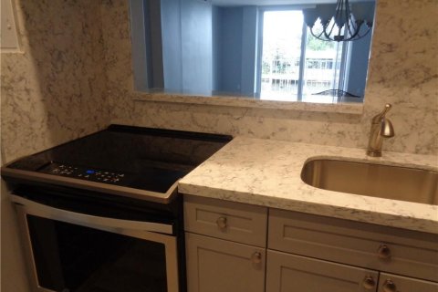 Condominio en alquiler en Fort Lauderdale, Florida, 2 dormitorios, 78.04 m2 № 2260152 - foto 2