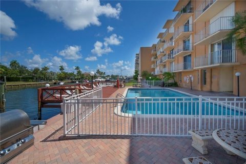 Condominio en alquiler en Fort Lauderdale, Florida, 2 dormitorios, 78.04 m2 № 2260152 - foto 13