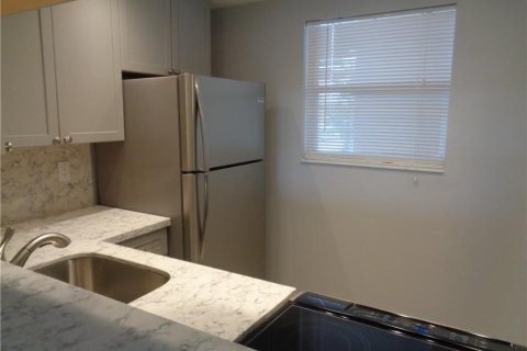 Condominio en alquiler en Fort Lauderdale, Florida, 2 dormitorios, 78.04 m2 № 2260152 - foto 3