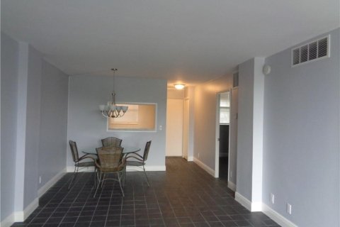 Condominio en alquiler en Fort Lauderdale, Florida, 2 dormitorios, 78.04 m2 № 2260152 - foto 4