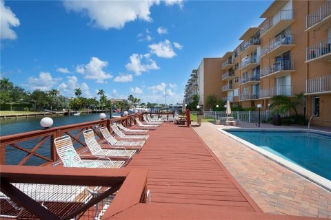 Condominio en alquiler en Fort Lauderdale, Florida, 2 dormitorios, 78.04 m2 № 2260152 - foto 12